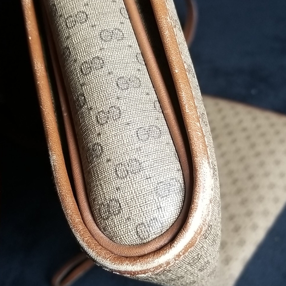 COPY - Vintage Gucci Briefcase - Picture 13 of 16